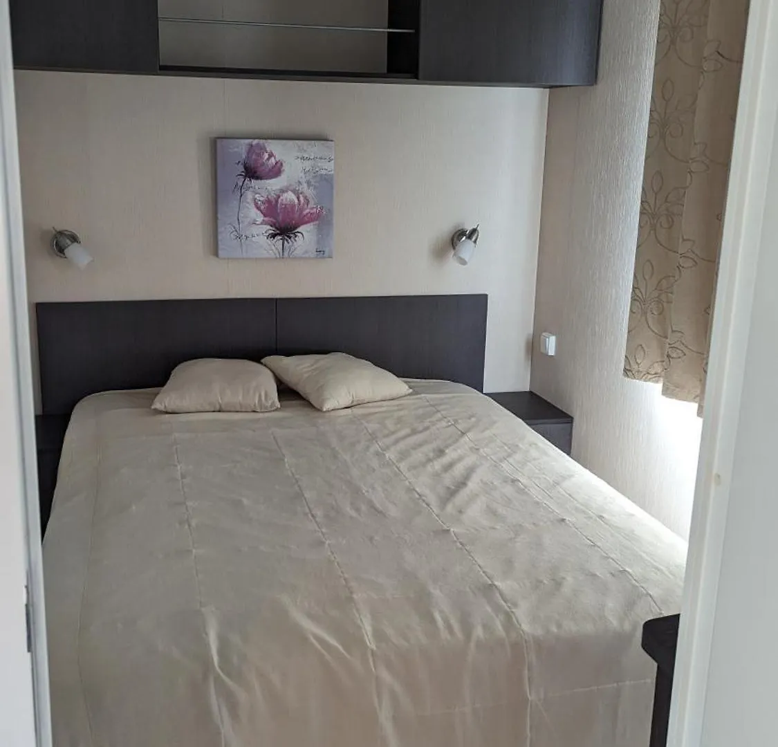 Mobil Home A 200M De La Mer Au Camping Des Pins Maritimes Hyères 0*,  Francia